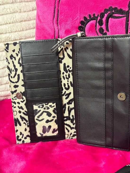 Jessica Simpson White Leather Crossbody Wallet with Front Zip - Picture 4 of 8